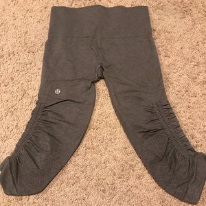Lululemon yoga crop size 4